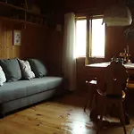 Drewniany Bb Nad Rzeka بيت خشبي