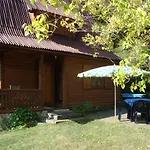 Drewniany Bb Nad Rzeka بيت خشبي