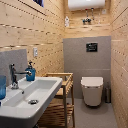 Drewniany Bb Nad Rzeka Alojamento de Turismo Selvagem *